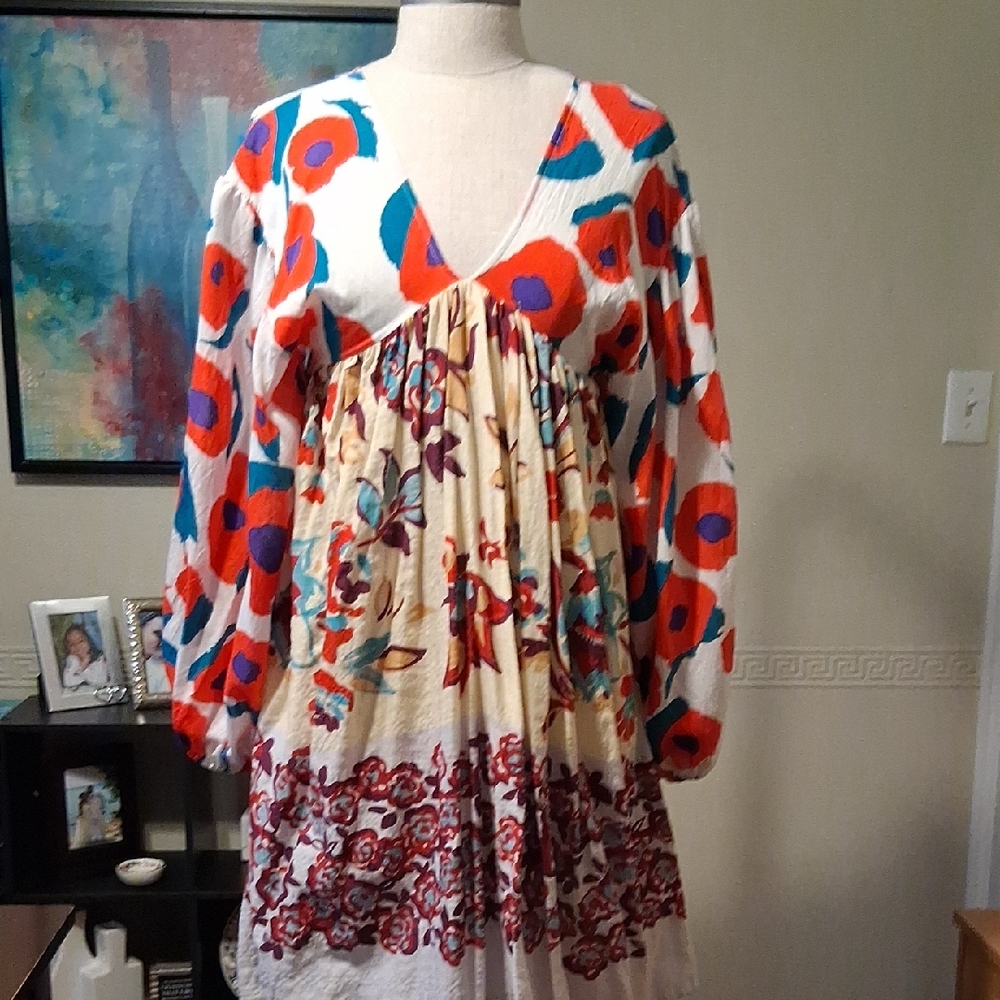 BUCKETLIST Colorful Floral Tunic Top